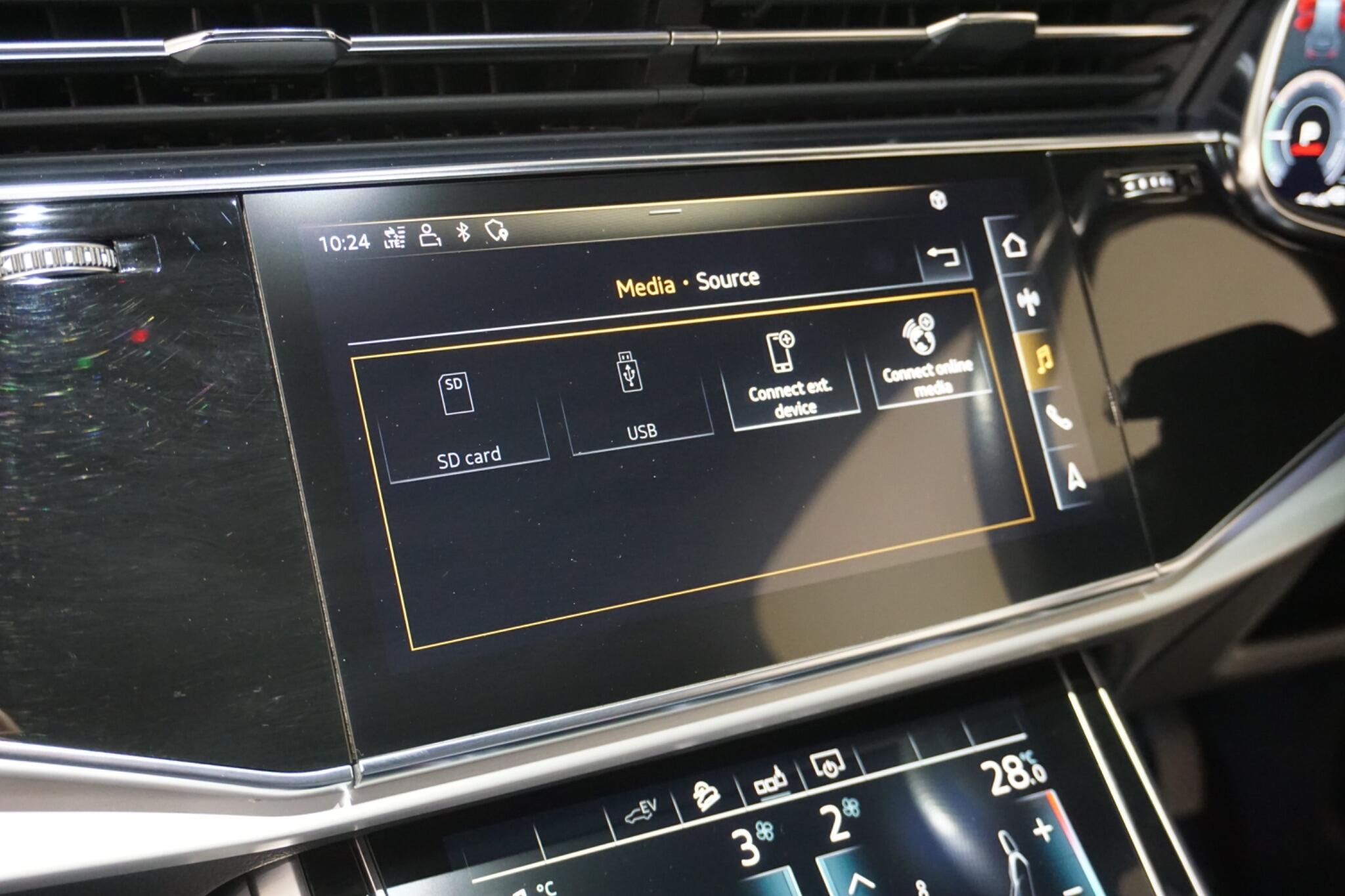 Audi Q7 3.0 TFSIe V6 55 S line SUV 5dr Petrol Plug-in Hybrid Tiptronic quattro Euro 6 (s/s) 17.9kWh (381 ps)